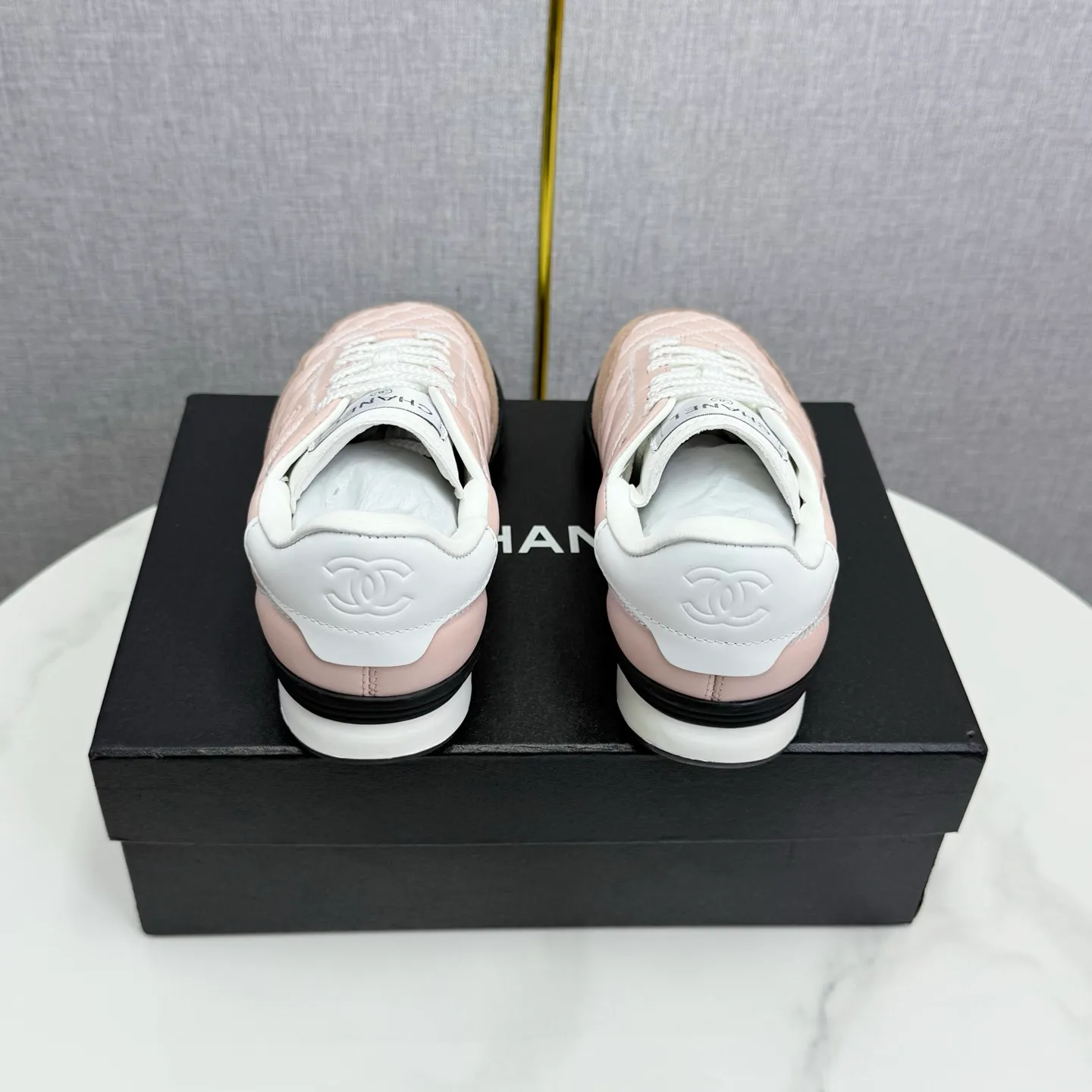 👟👟Ex-factory price 600👟👟Chanel Panda Shoes! 2025 counter's top casual sports shoes. This classic design; the upper is electro-embroidered with a variety of techniques; the outsole is fashionable and sporty; the unusual inclusion of a variety of color matching elements... The diversified mix and match is very good-looking and versatile, and can be used for leisure, fashion, sports, and outdoor... ꫛꫀꪝ Go➫ Materials: ❶Upper made of: original imported first-layer silk cowhide + original waterproof cloth + original first-layer cowhide ❷Inner lining: Original Yangli+wang ❸ Outsole based on: Original TPU combination outsole Counter boutique packaging complete set for women 35–41